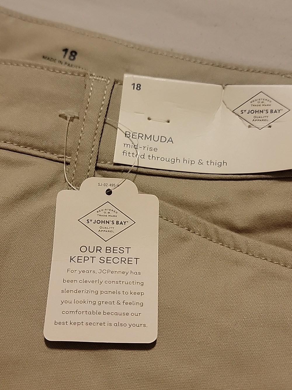 NWT Size 18 Women Bermuda Shorts in Light Khaki - "Secretly Slender" Tag - Picture 5 of 7